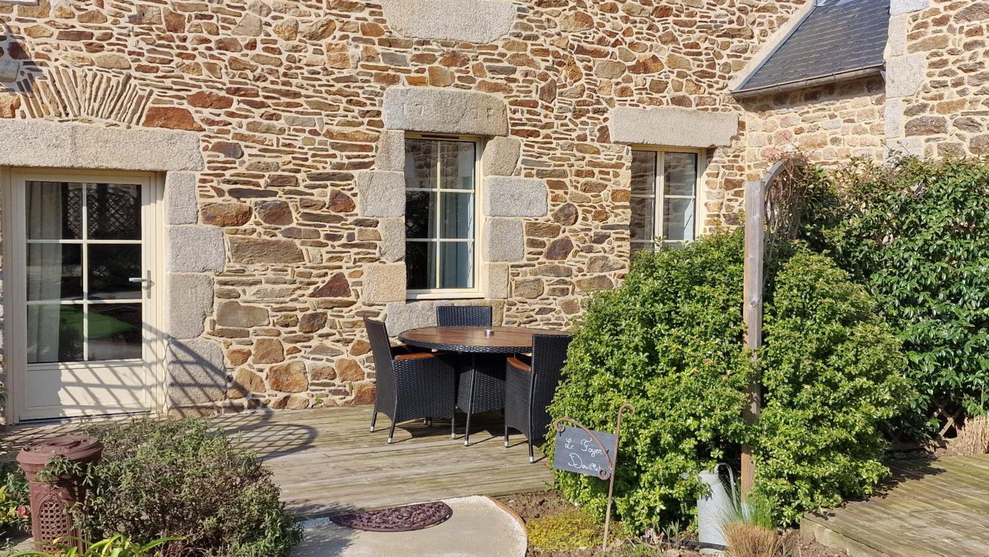 Les Gites Du Haut Pin Calorguen Exterior photo