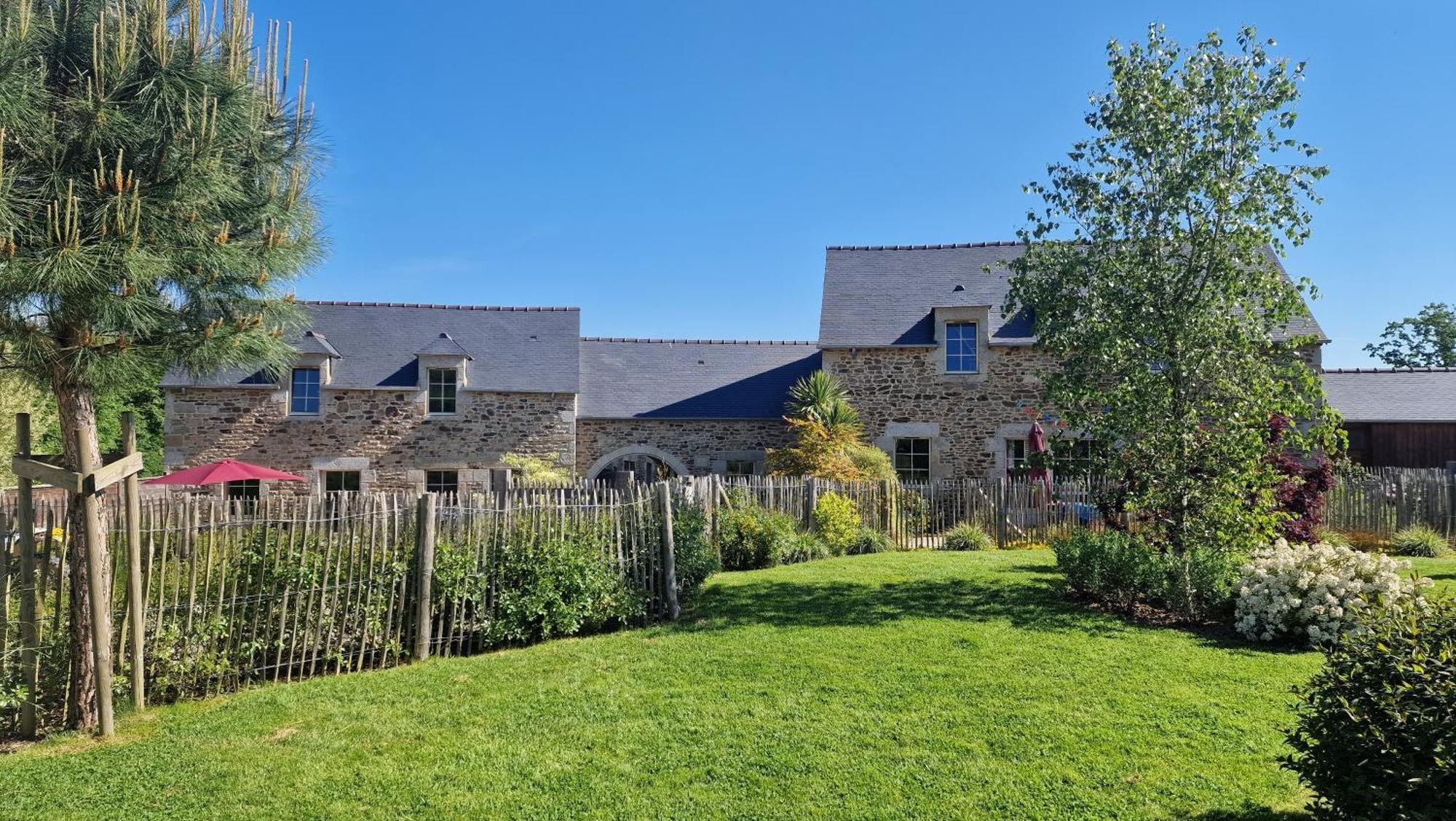 Les Gites Du Haut Pin Calorguen Exterior photo